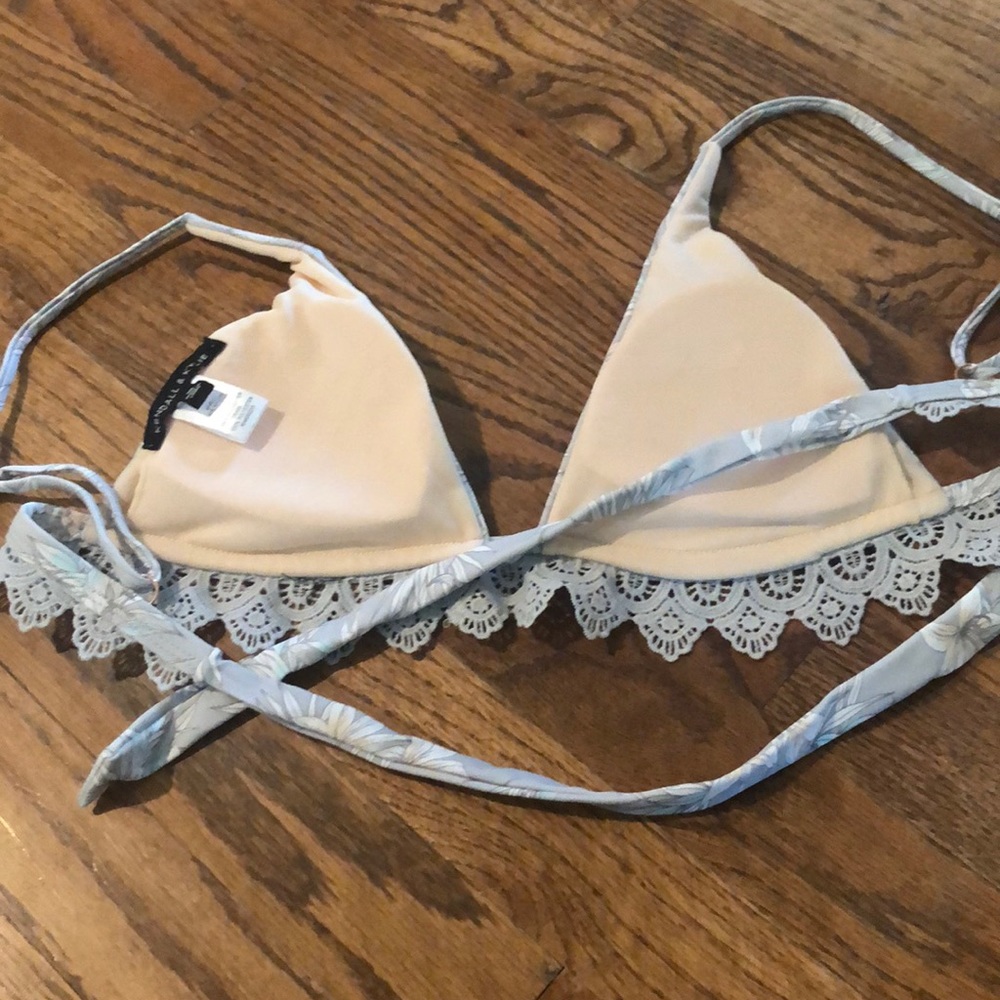 NWOT KENDALL & KYLIE bikini TOP - Picture 4 of 6